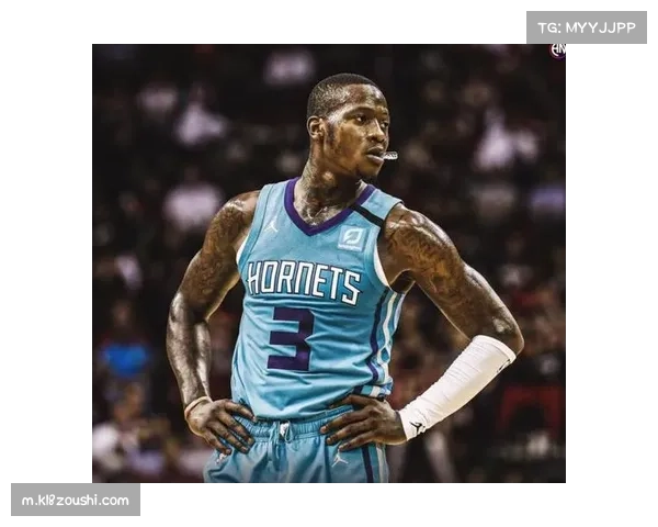 罗齐尔出庭身穿黄蜂卫衣 抵押六百万美元房产后获释